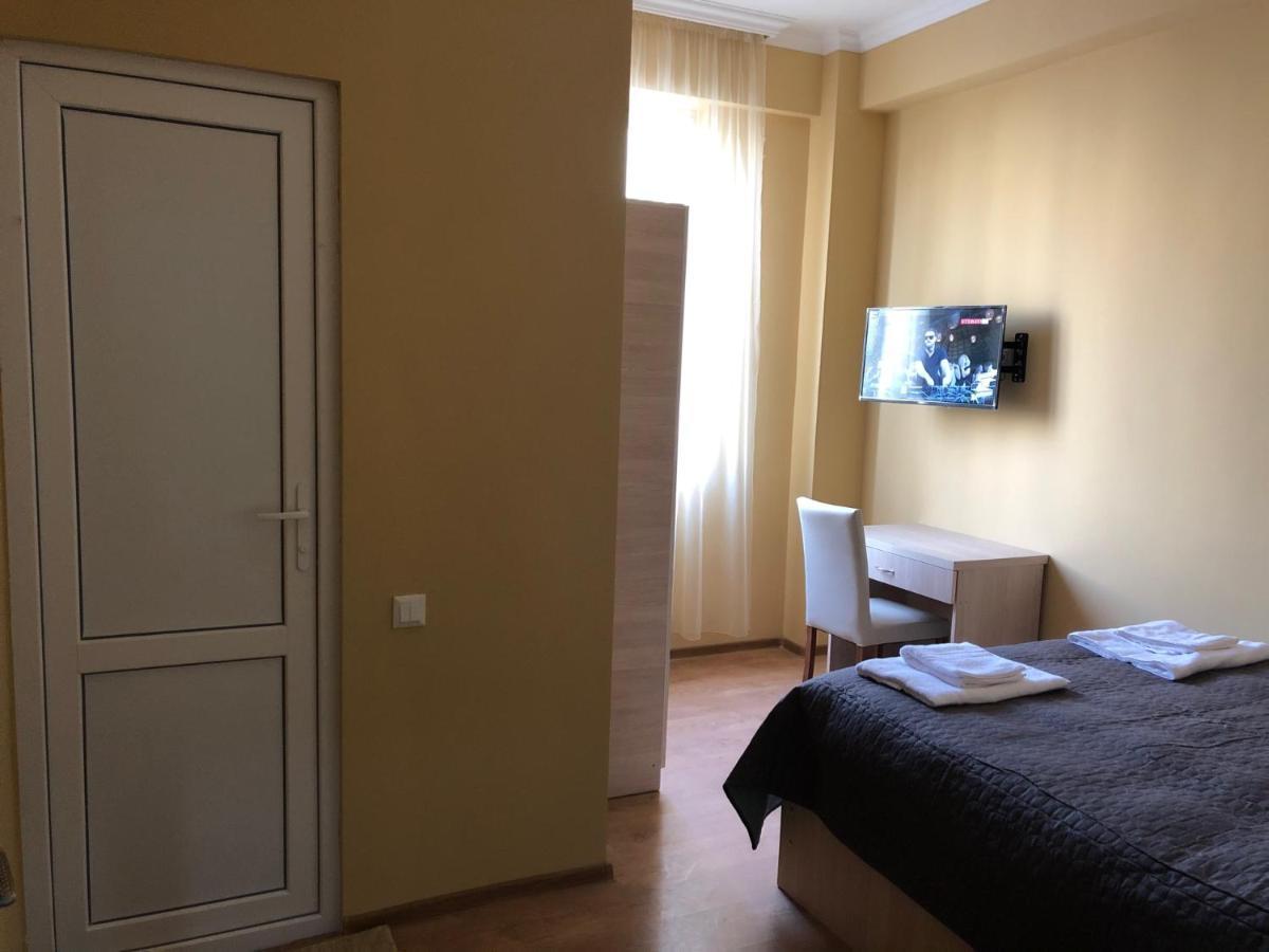 Hotel Nikea Koutaïssi Extérieur photo